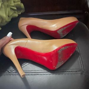 Authentic Christian louboutin heels size 39